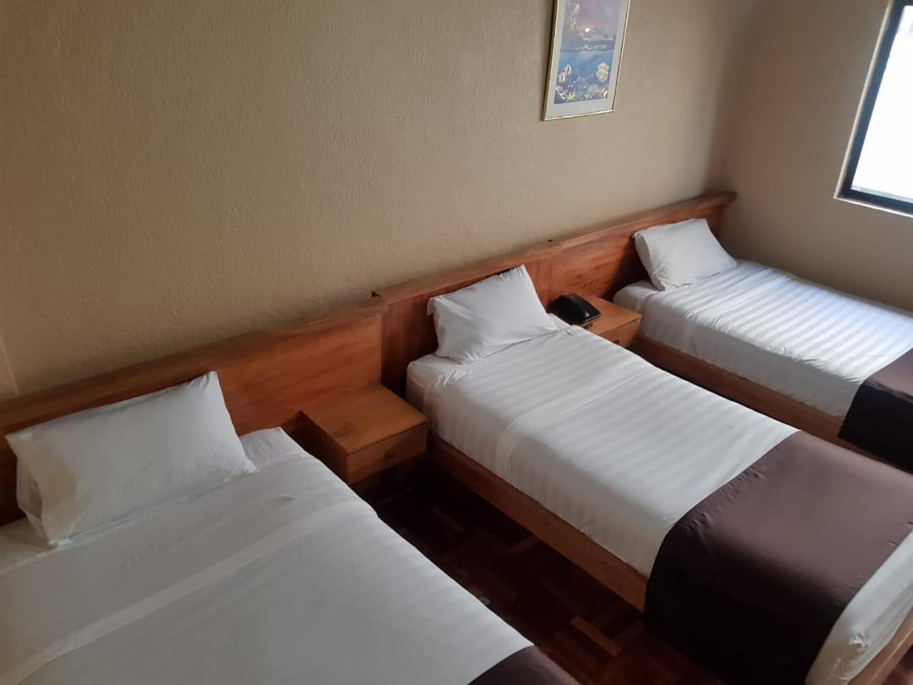 Hostal Loro Verde Quito Esterno foto
